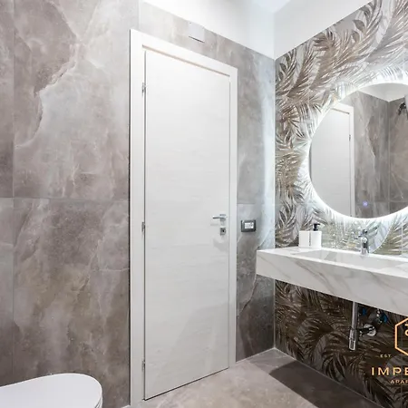 Imperium Consolae - 3 Bdrm, 200mt To Metro, Terrace, A-c Apartment