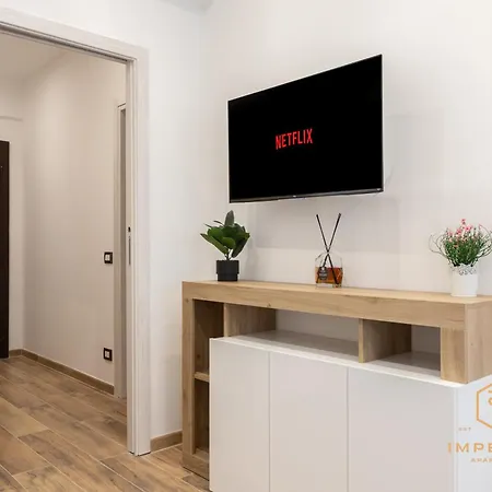 Imperium Consolae - 3 Bdrm, 200mt To Metro, Terrace, A-c Apartment *