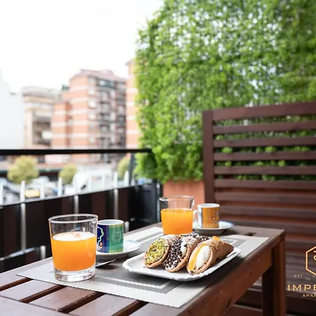 Imperium Consolae - 3 Bdrm, 200mt To Metro, Terrace, A-c アパート ローマ