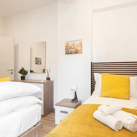 Imperium Consolae - 3 Bdrm, 200mt To Metro, Terrace, A-c Apartment
